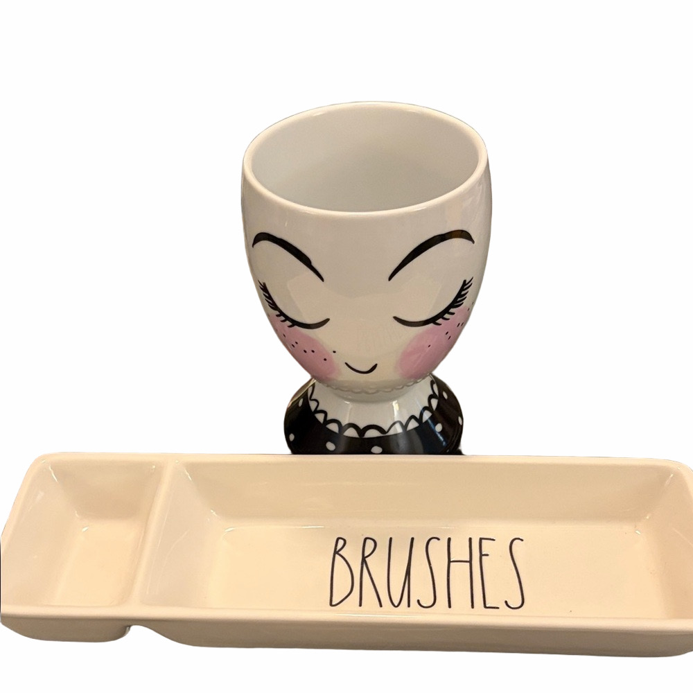 Chic Vanity Set: Makeup brushes Rae Dunn / hair brush holder just cute set of 2.